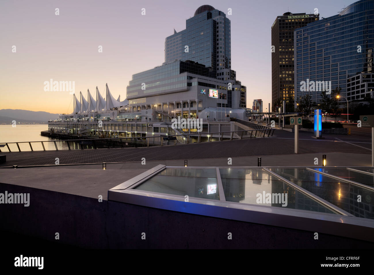 El World Trade Center y el Hotel Pan Pacific en Vancouver, British Columbia, Canadá, América del Norte Foto de stock