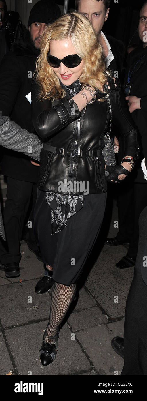 Brahim Zaibat se une a su novia Madonna en el Aura discoteca. La pareja estuvo más de dos horas dentro del lugar dejando a , y a pesar de ser 28 años Brahim Zaibat se une a su novia Madonna en el Aura discoteca. La pareja estuvo más de dos horas dentro del lugar dejando a , y a pesar de ser 28 años