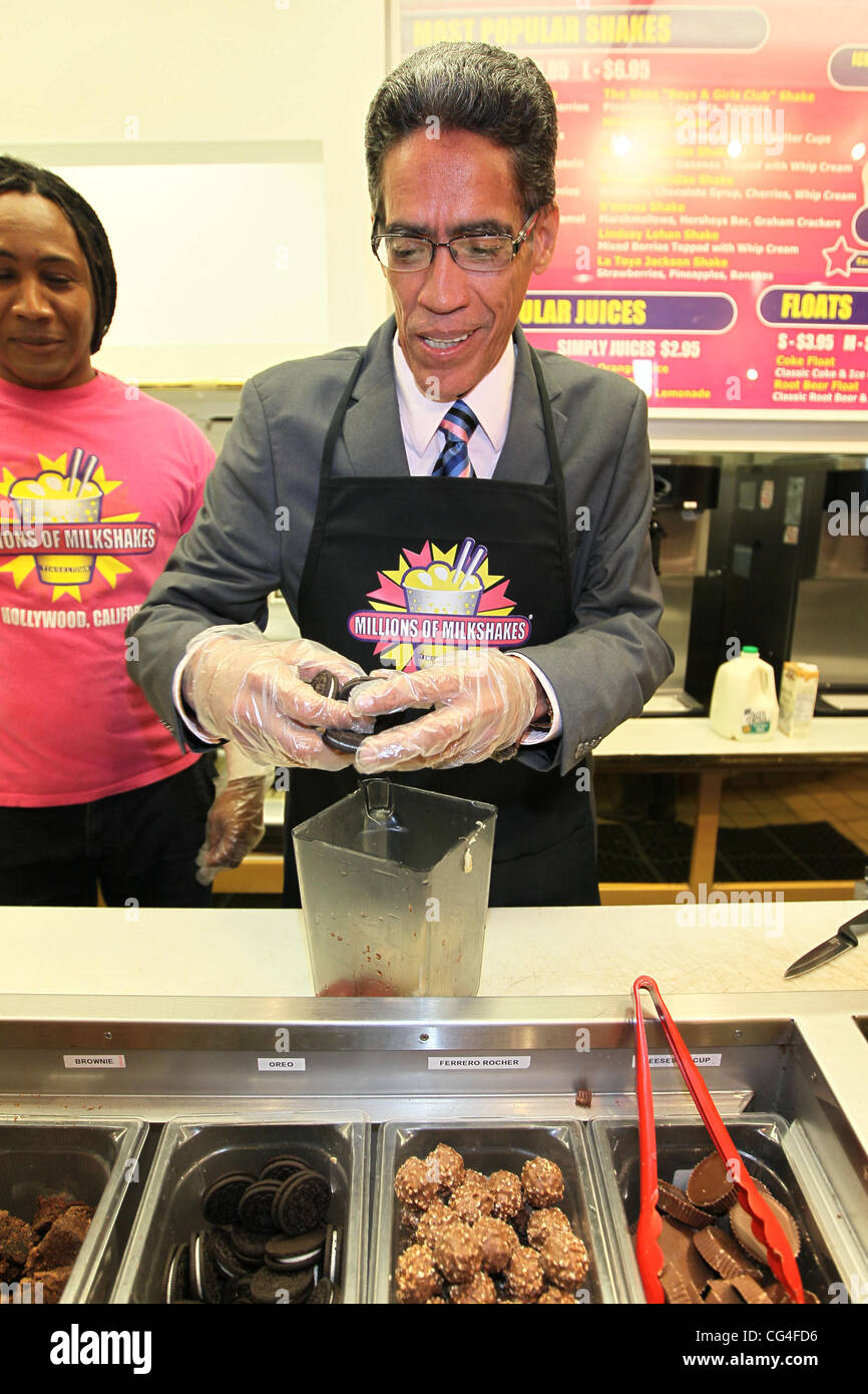 Ted Williams, el hombre con la voz de oro, crea "La voz de oro batido' en millones de batidos en West Hollywood. Los ingredientes incluyen fresas, plátanos, OREO cookies, y no contienen productos lácteos helados. Una parte de las ganancias de las ventas de Ted's s Foto de stock