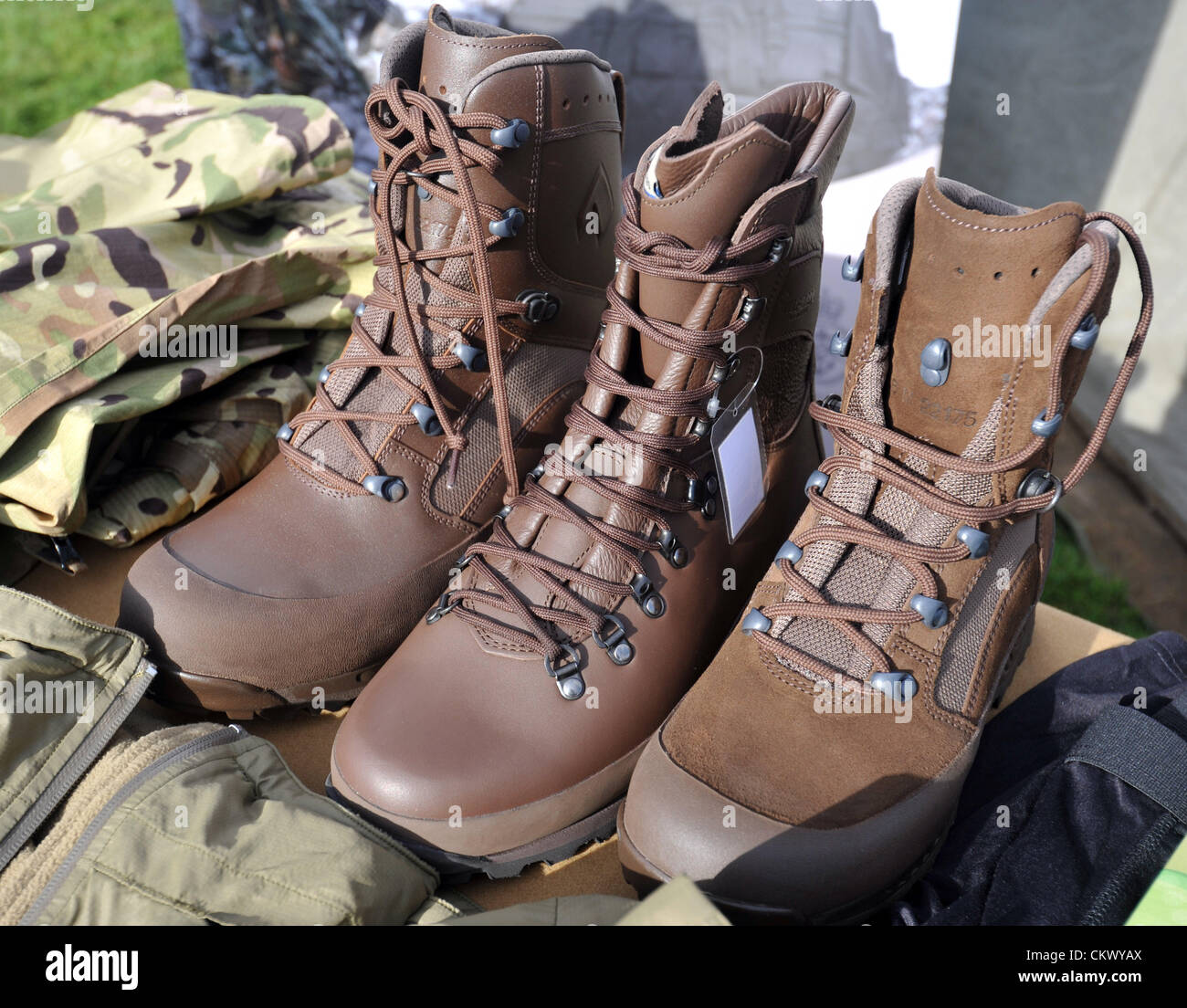 British army boots fotografías e imágenes de alta resolución - Alamy