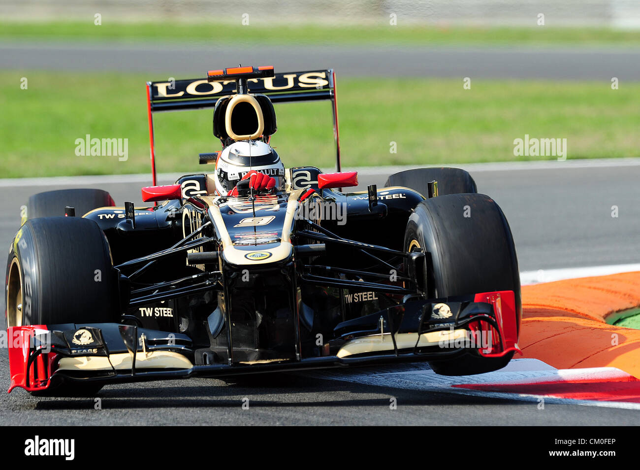 En Monza, Italia. El 8 de septiembre de 2012. Kimi Raikkonen de Lotus en acción durante la jornada de calificación del GP de Italia de 2012. Foto de stock