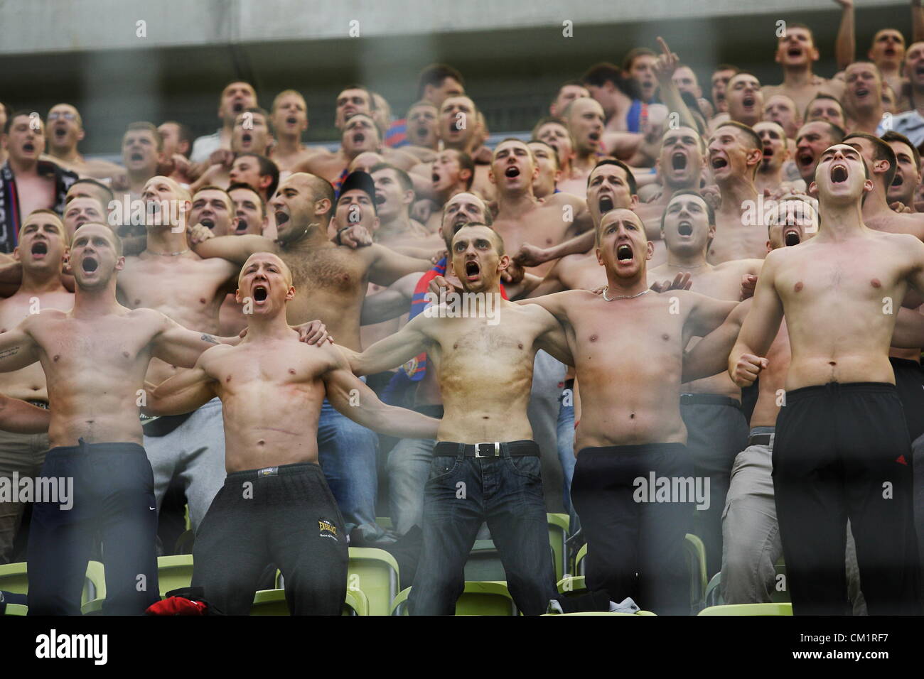 Hooligans ultras hooliganism fan fotografías e imágenes de alta
