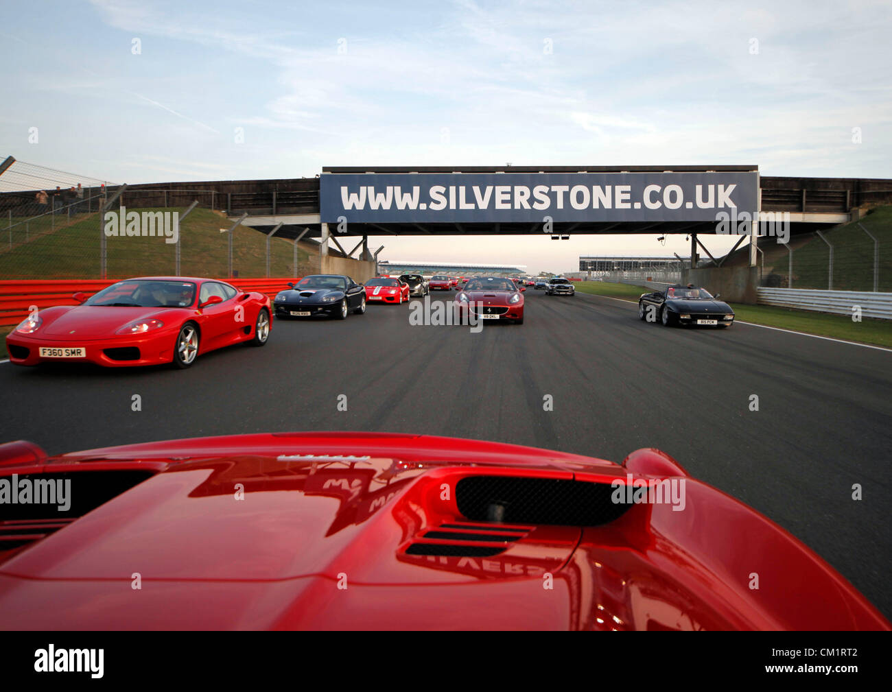 430 & 458 Ferrari California de SPID RÉCORD MUNDIAL 1000 PLUS CIRCUITO GRAND PRIX DE SILVERSTONE INGLATERRA INGLATERRA el 15 de septiembre de 2012 Foto de stock