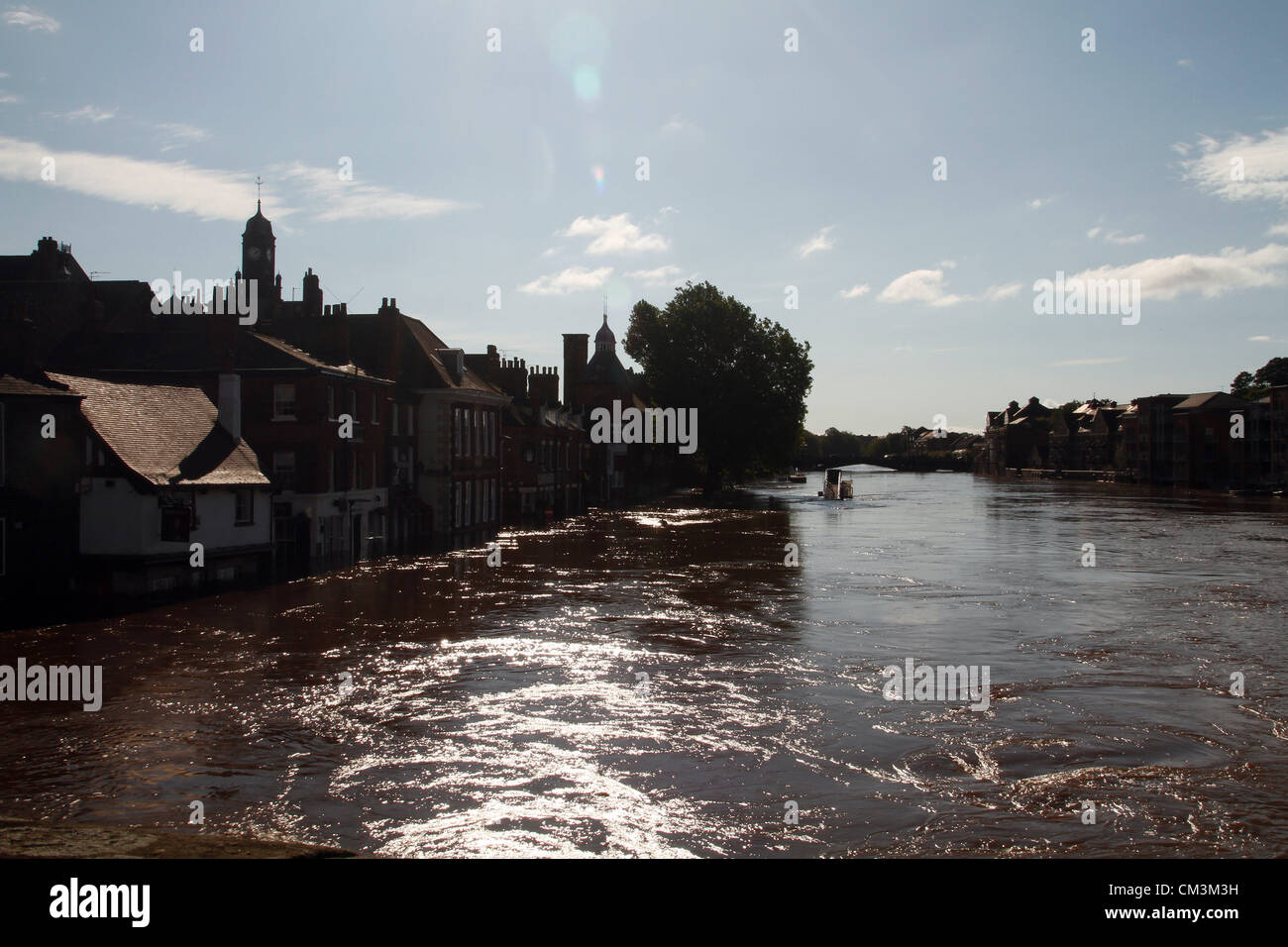 El río Ouse DE OUSE BRIDG CIUDAD DE YORK CIUDAD DE YORK North Yorkshire England el 27 de septiembre de 2012 Foto de stock