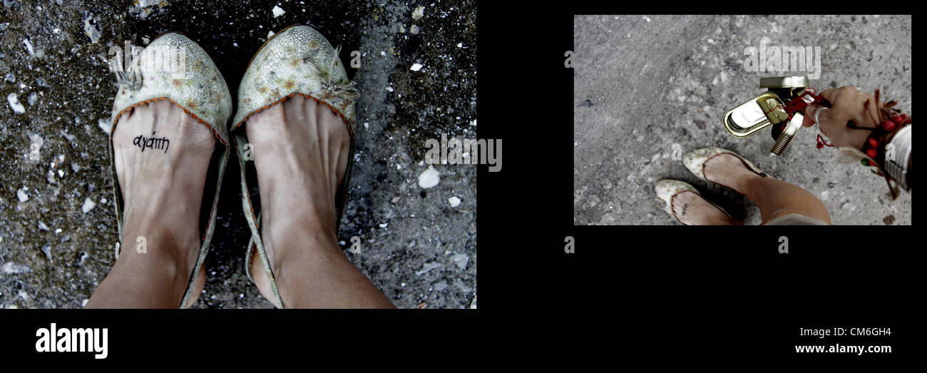 Septiembre 26, 2011 - Sanlúcar de Barrameda, Cádiz, España - Imagen SOBRE UNOS PIES CON LATAS.IMAGEN SOBRE UNOS pasteles con latas de conserva (Crédito de la Imagen: © Elisaveth Buzon Alverez/ZUMAPRESS.com) Foto de stock