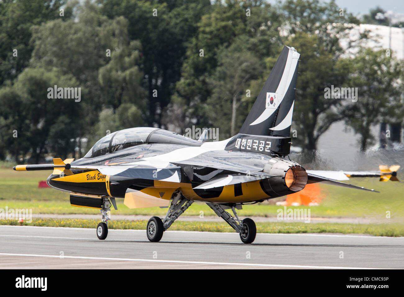 15.07.2012. Del aeropuerto de Farnborough, Hampshire, Inglaterra. El Farnborough International Airshow 2012 Corea del Sur Águilas Negras T-50 "Águila Real". El airshow es siete días de feria internacional de la industria aeroespacial visitadas por cientos de miles de entusiastas de la aviación. Foto de stock