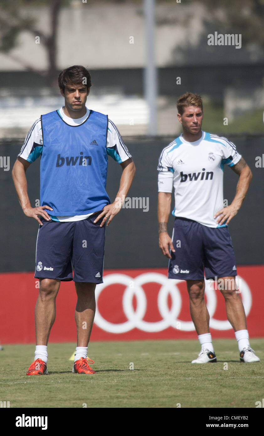 Julio 31, 2012 - Los Angeles, California, USA - Kaka, izquierda y Sergio  Ramos del Real Madrid durante su sesión de entrenamiento en el campus de  UCLA en Los Angeles, California, el