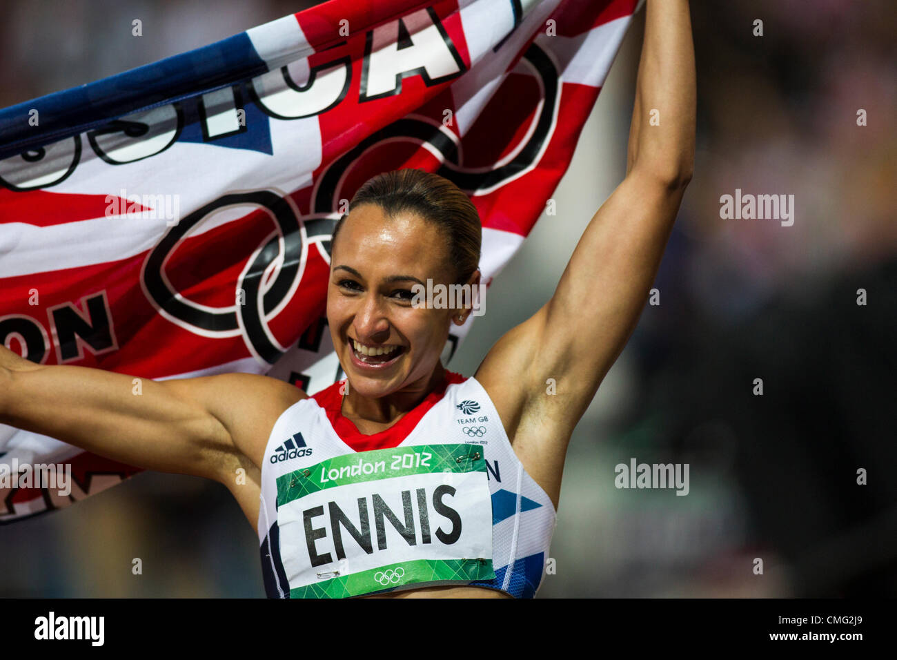 Jessica Ennis (GBR) ganador de medalla de oro en el heptathlon en el verano de los Juegos Olímpicos de Londres 2012 Foto de stock