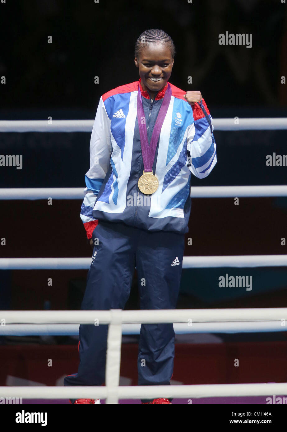 NICOLA ADAMS TOMA ORO GRAN BRETAÑA EXCELL ARENA Londres Inglaterra el 09 de agosto de 2012 Foto de stock