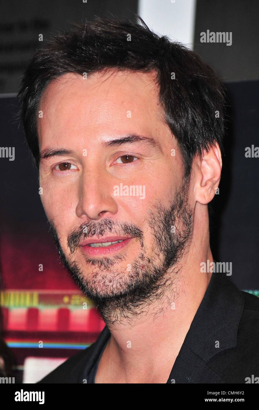 Keanu Reeves en la terminal de llegadas para el Museo de Arte Moderno