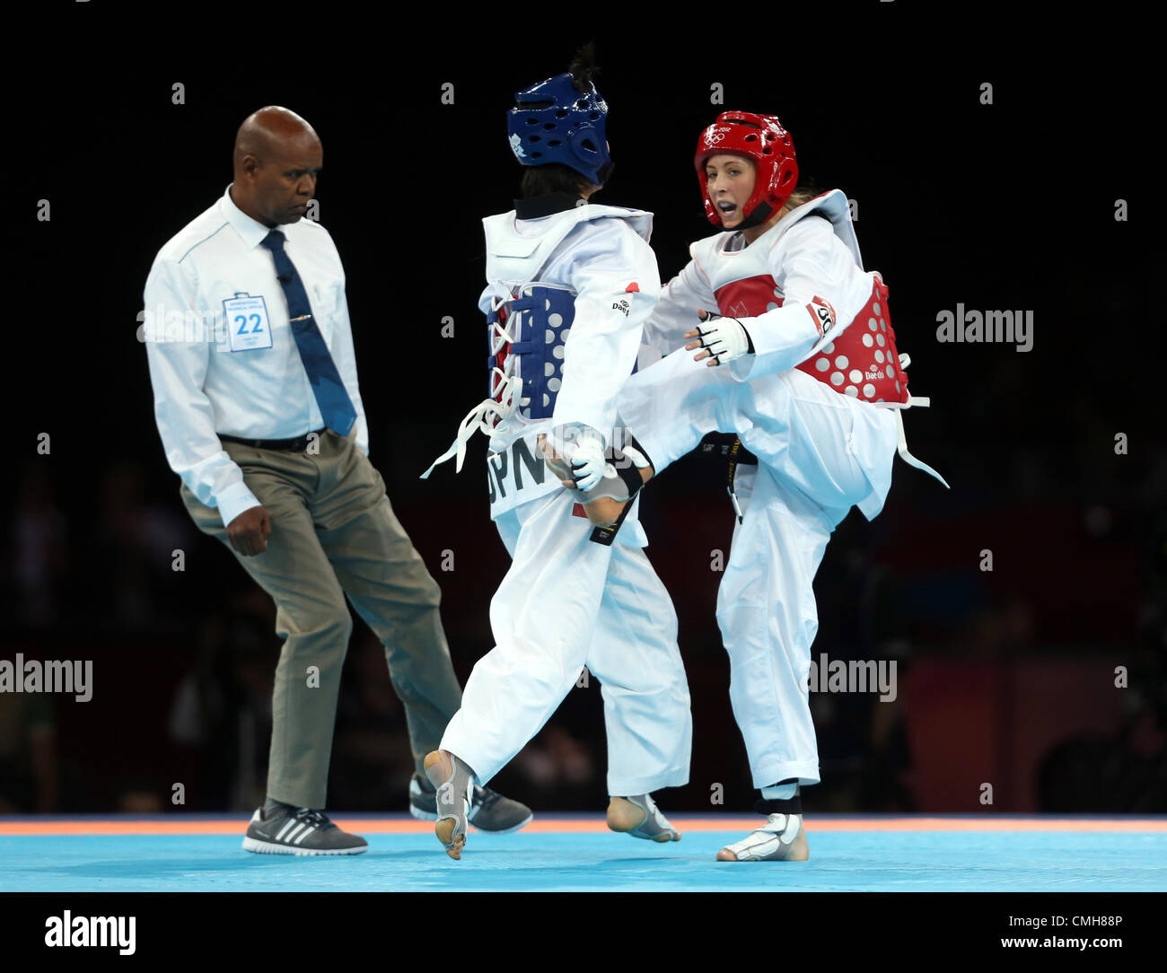 JADE JONES V MAYU HAMADA GRAN BRETAÑA V JAPÓN EXCELL ARENA Londres Inglaterra el 09 de agosto de 2012 Foto de stock