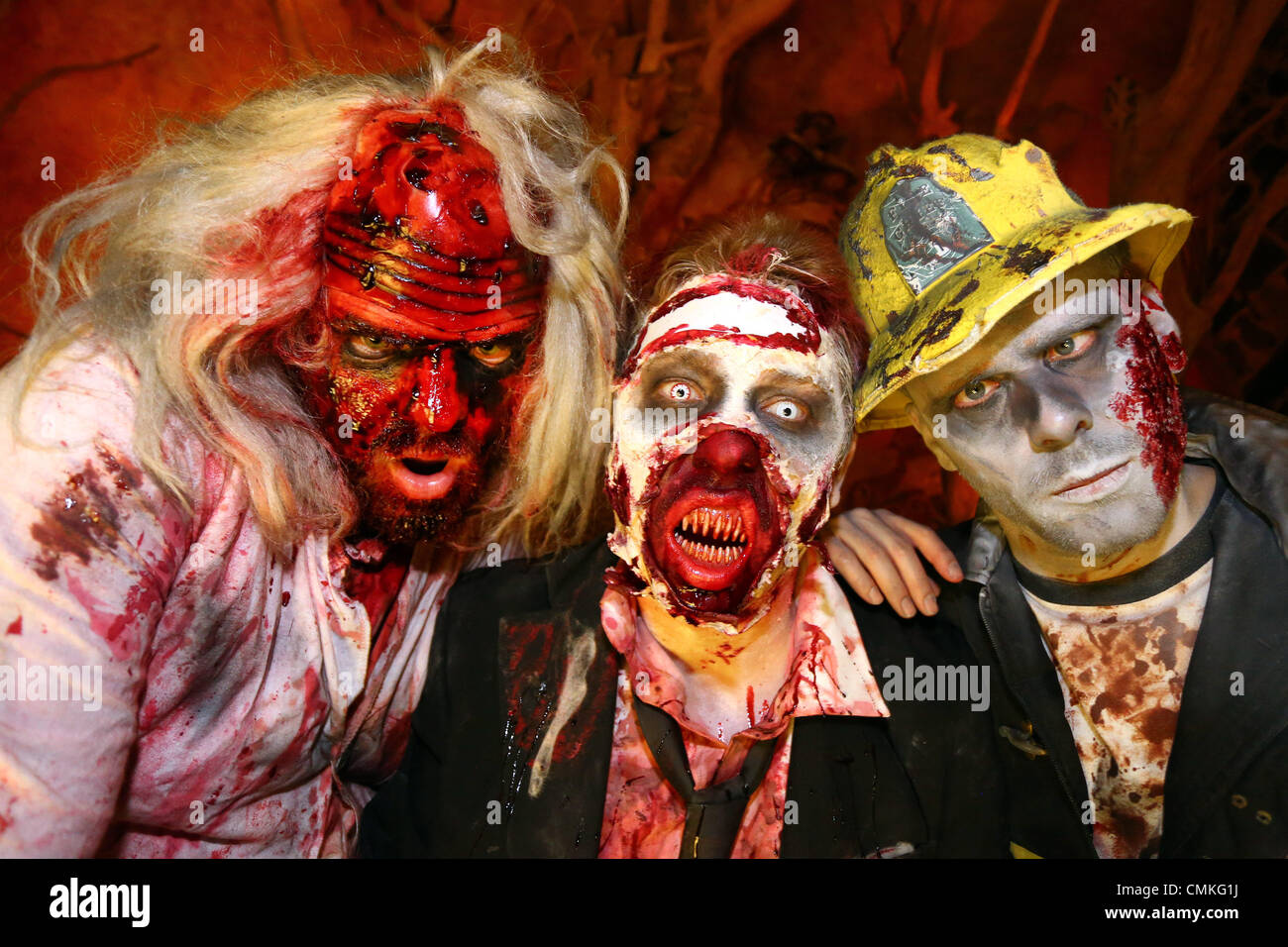 autopista Ejecutar Emperador Disfrazados de zombies zombies fotografías e imágenes de alta resolución -  Alamy
