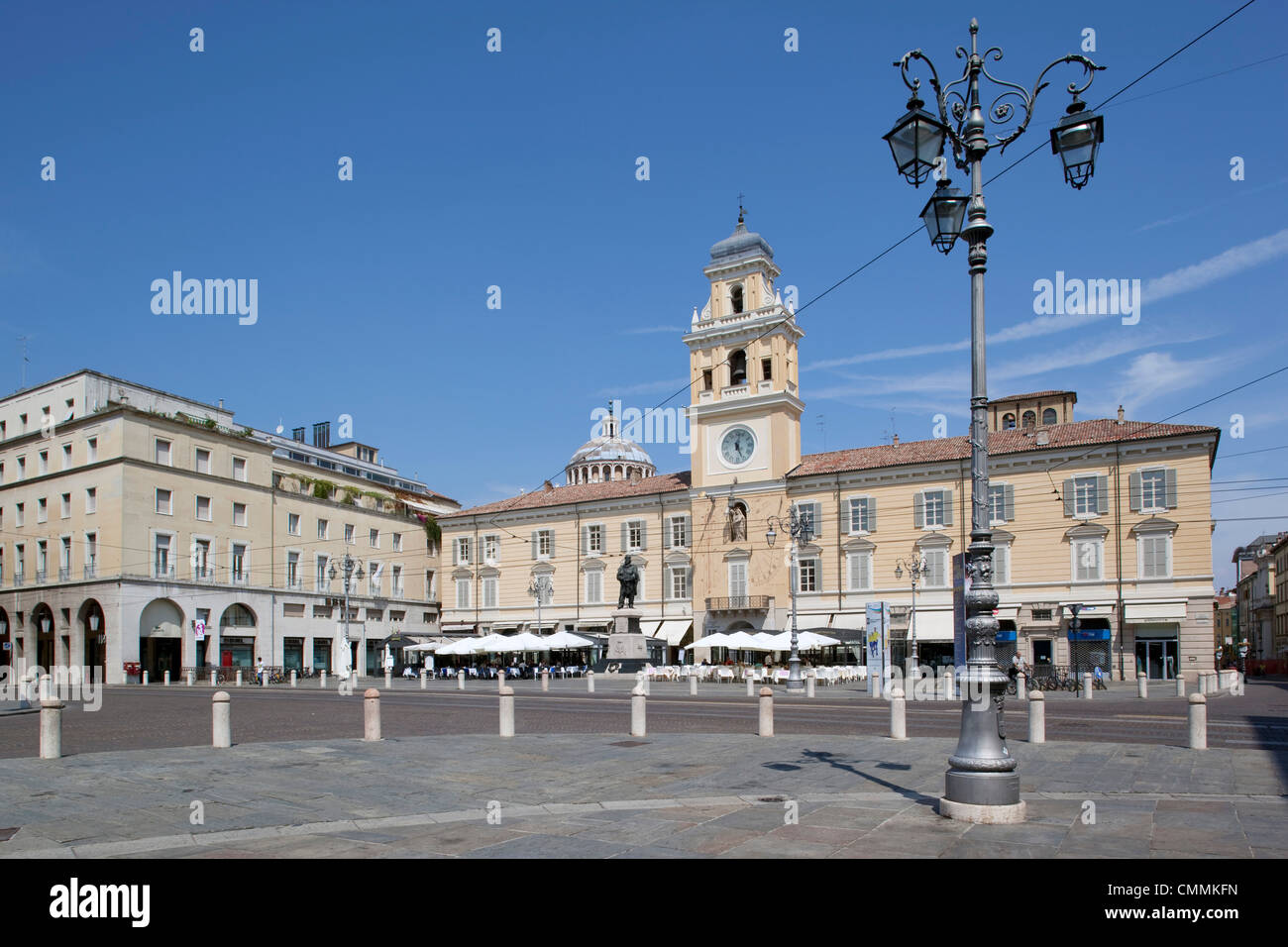 Piazza Garibaldi y el Palazzo del Govenatore, Parma, Emilia Romagna, Italia, Europa Foto de stock