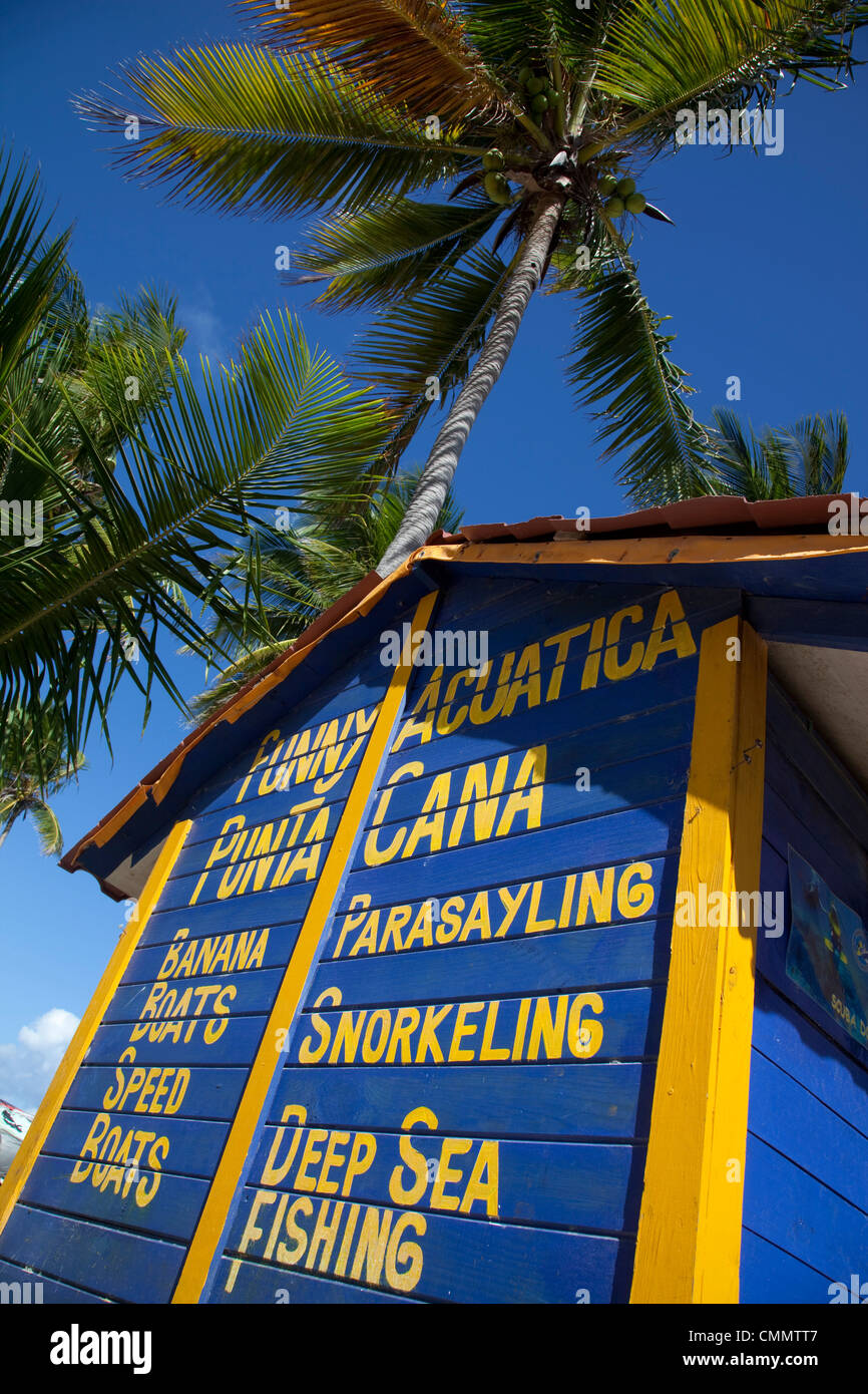 Cabaña de deportes acuáticos, playa Bávaro, Punta Cana, República Dominicana, Antillas, Caribe, América Central Foto de stock