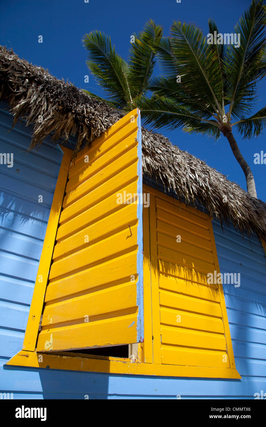 Colorido hut, Playa Bávaro, Punta Cana, República Dominicana, Antillas, Caribe, América Central Foto de stock