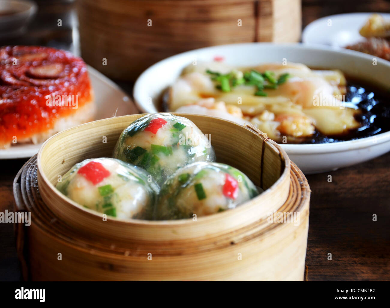 Crystal cocido cebollino dumplings : dim sum Foto de stock