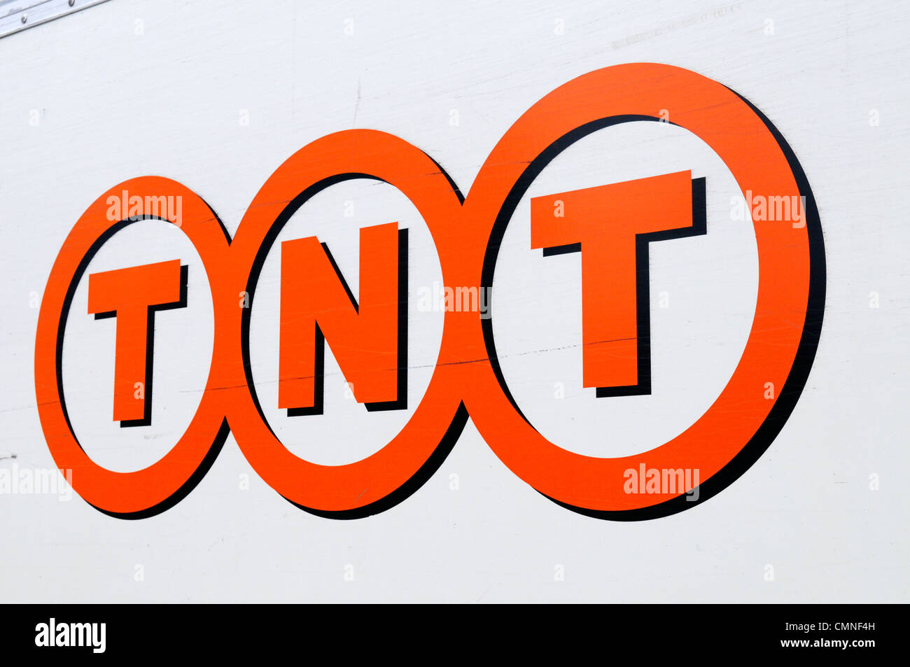 TNT GLOBAL EXPRESS Courier Logo, Cambridge, Inglaterra, Reino Unido. Foto de stock