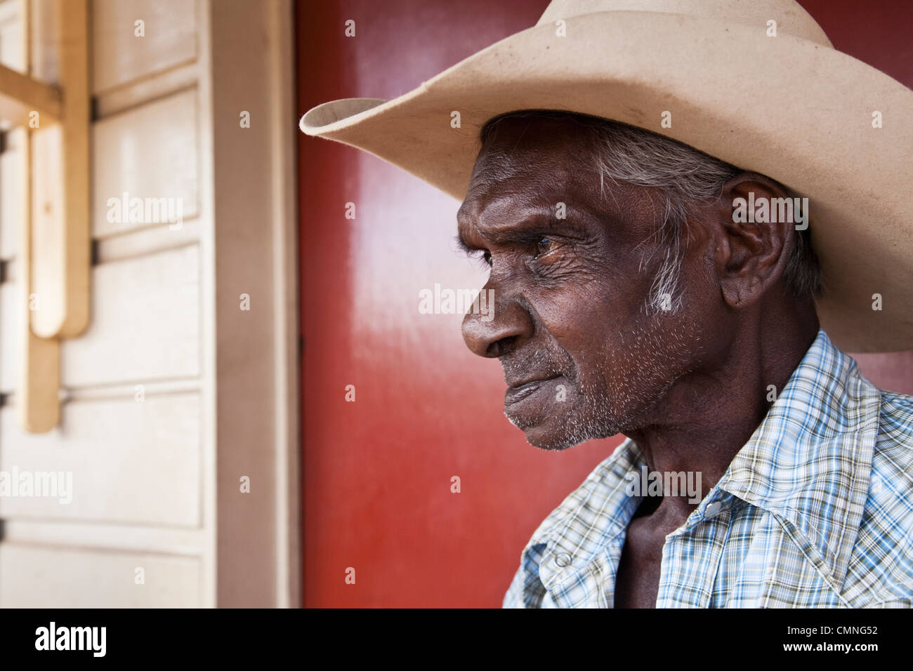 Retrato de un aborigen stockman. Cooktown, Queensland, Australia Foto de stock