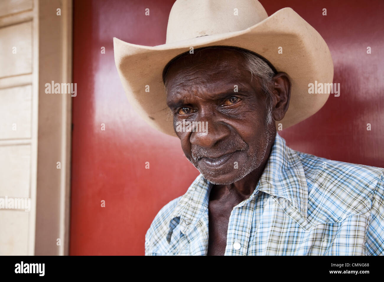 Retrato de un aborigen stockman. Cooktown, Queensland, Australia Foto de stock