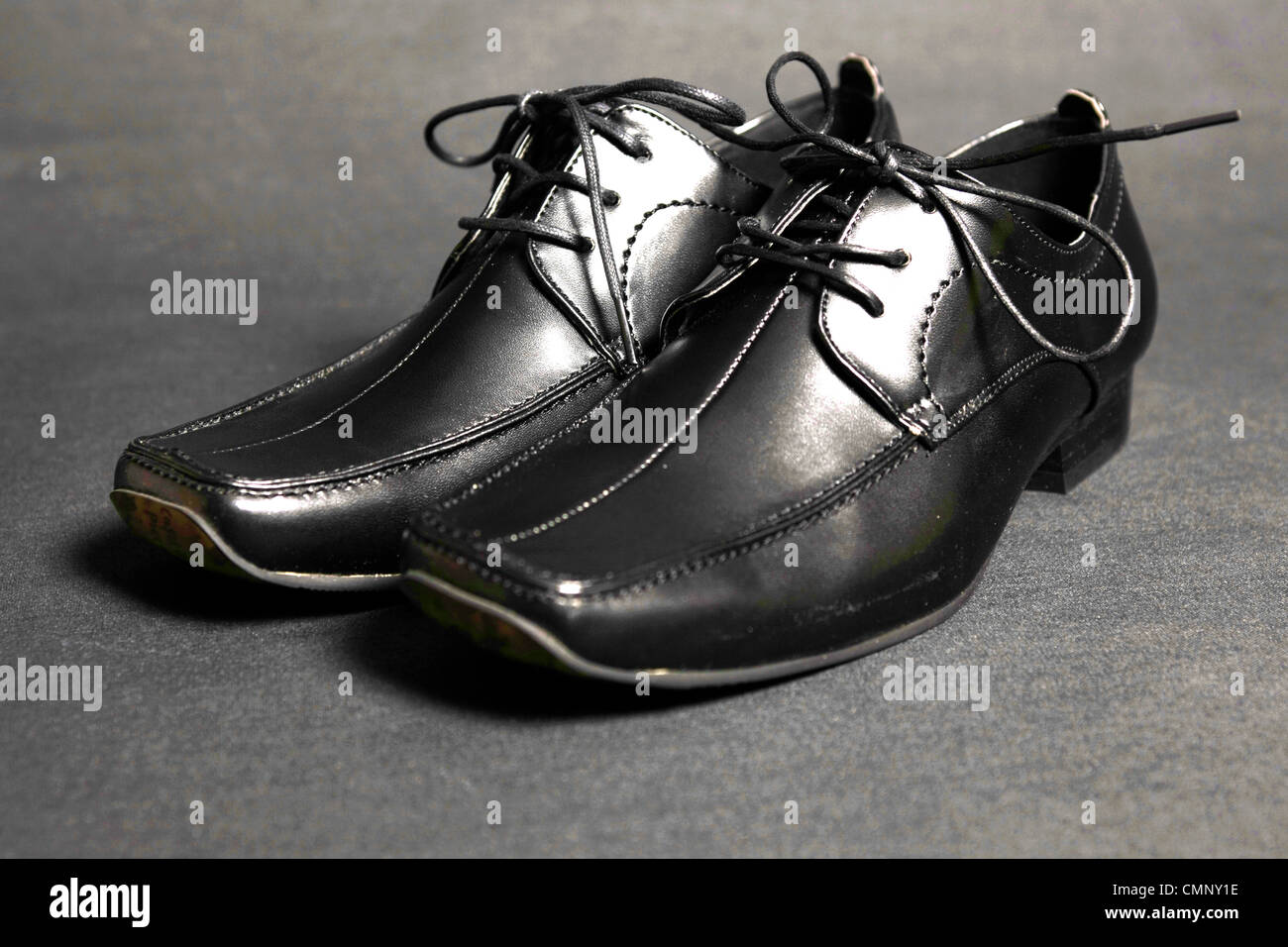 111.200+ Zapatos Negros De Vestir Fotografías de stock, fotos e imágenes  libres de derechos - iStock