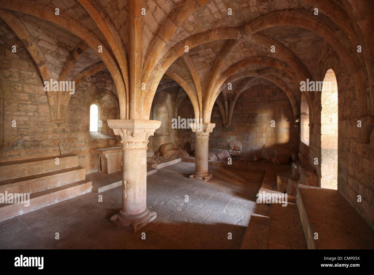 La Sala Capitular, donde los monjes se reunió diariamente Le Thoronet Abbey ( L'Abbaye du Thoronet) en Var, Francia . 13C abadía cisterciense Foto de stock