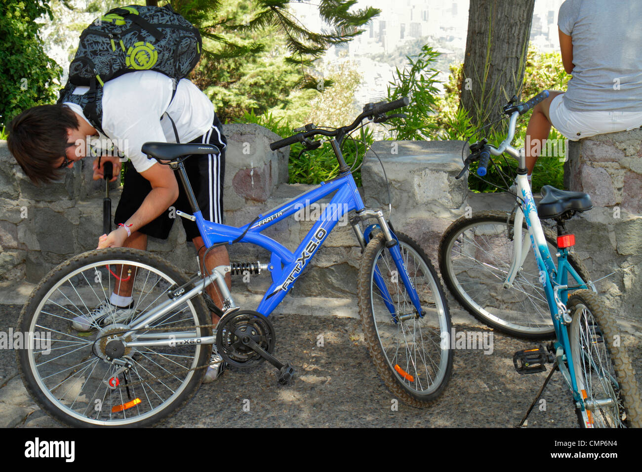 Neumático de bicicleta fotografías e imágenes de alta resolución - Página 4  - Alamy