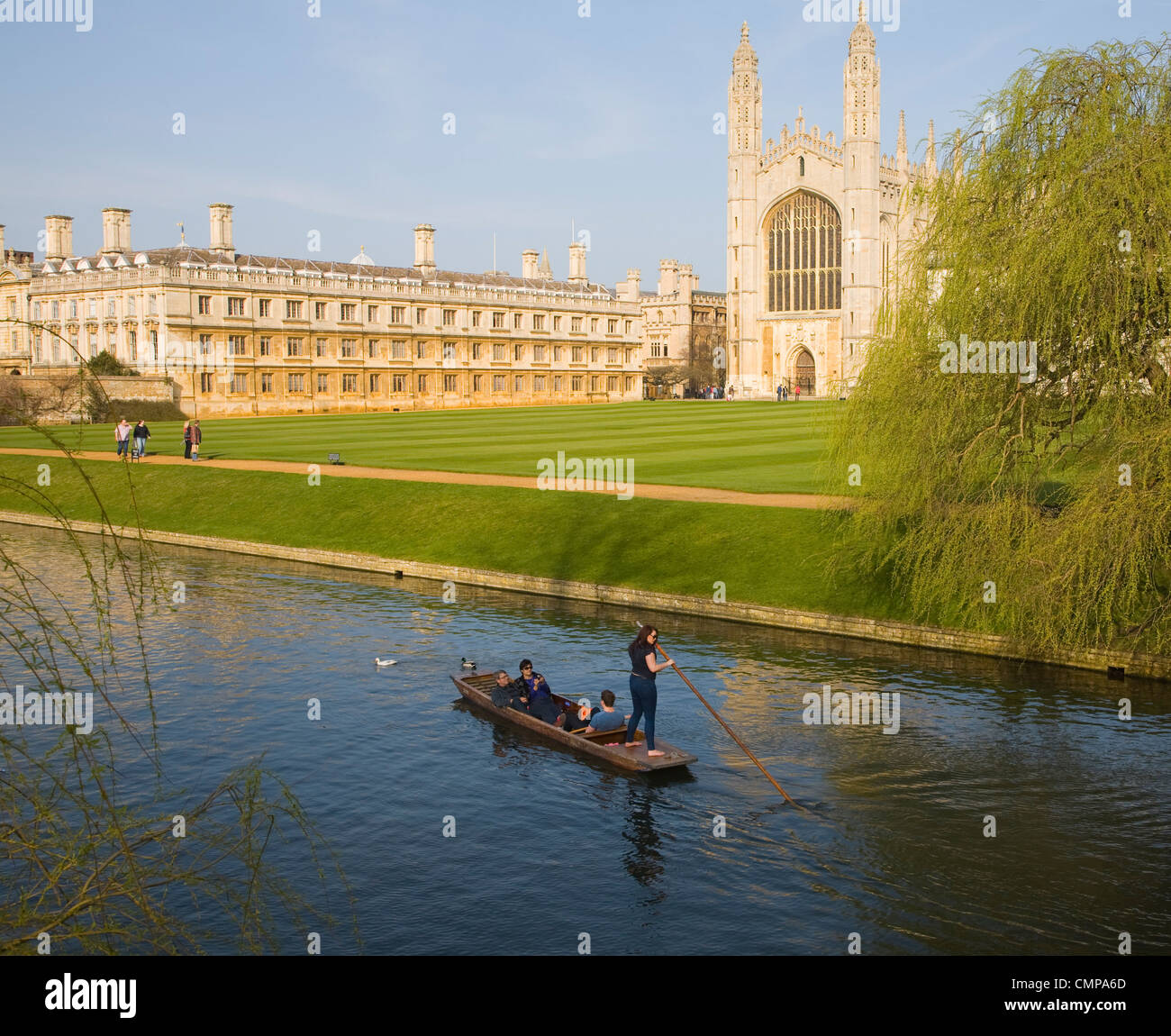 Navegar por el río Cam, Cambridge, Inglaterra. Foto de stock