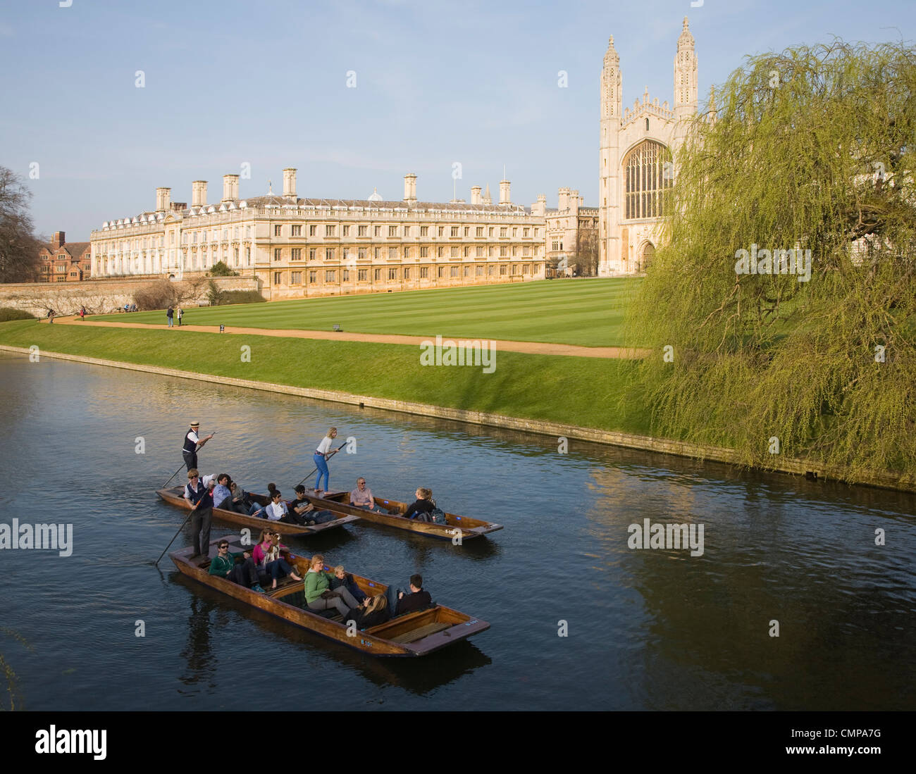 Navegar por el río Cam, Cambridge, Inglaterra. Foto de stock
