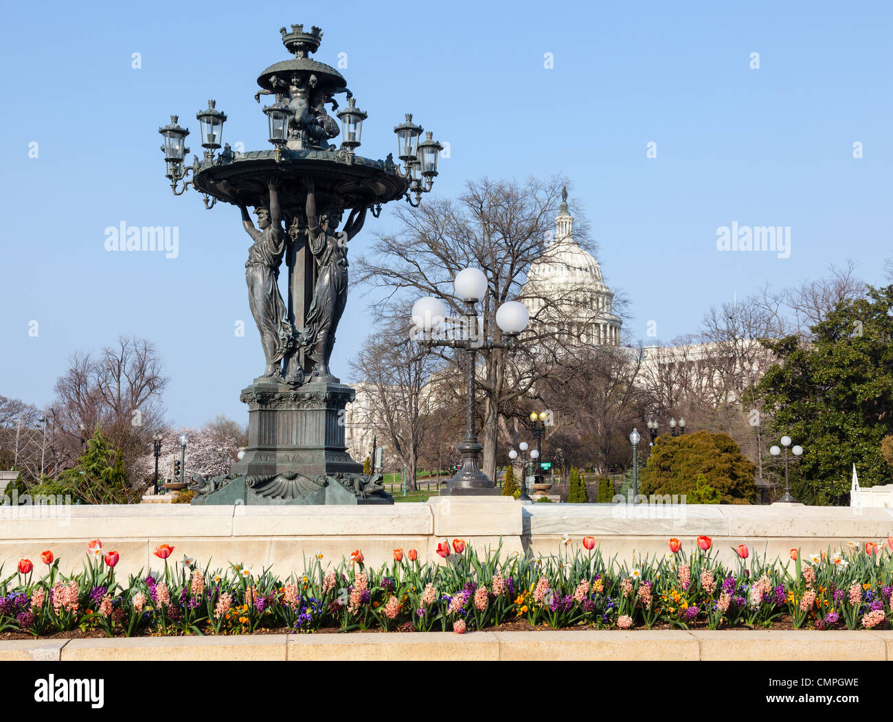 Cerca de la restaurada Bartholdi fuente en los terrenos de el edificio del Capitolio de los Estados Unidos en Washington DC, EE.UU. Foto de stock