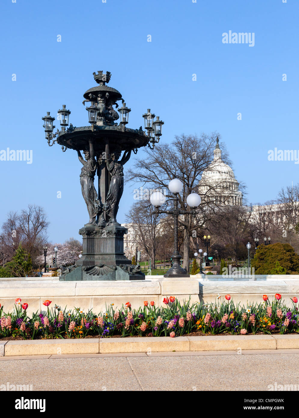 Cerca de Trevi y Bartholdi Capitolio en Washington, DC. Bartholdi murió en 1904 Foto de stock