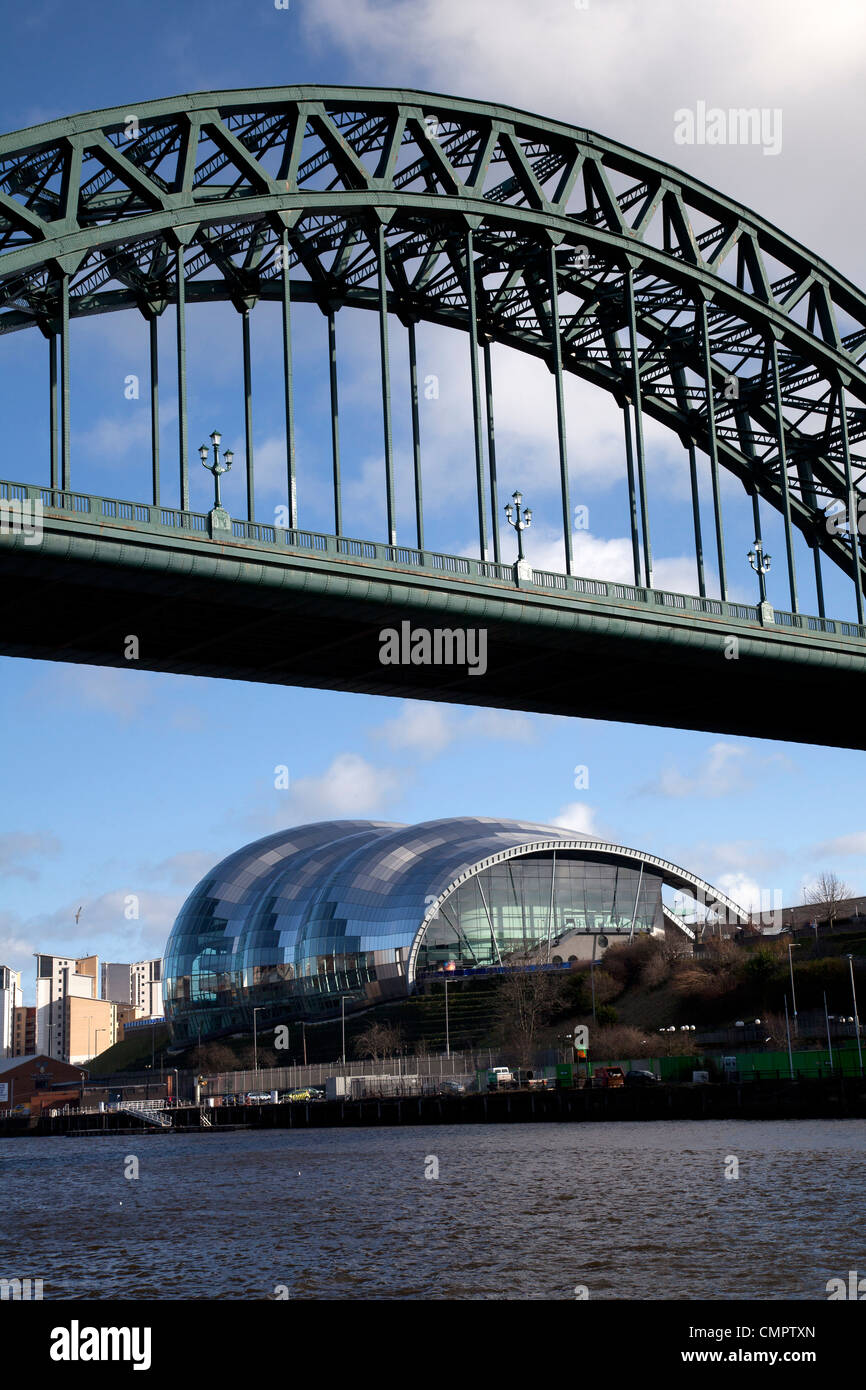 El Puente Tyne, Newcastle upon Tyne y el Music Center, Sage Gateshead Foto de stock