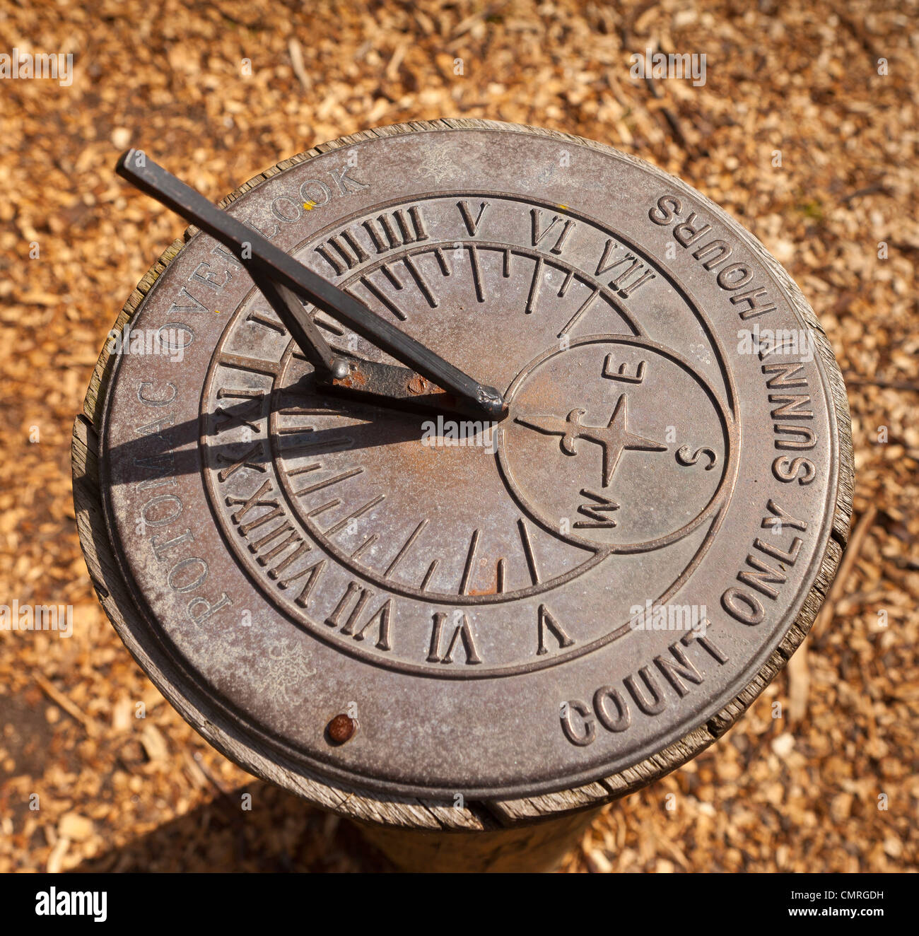 Reloj solar imagen de archivo. Imagen de hora, solar - 13483843