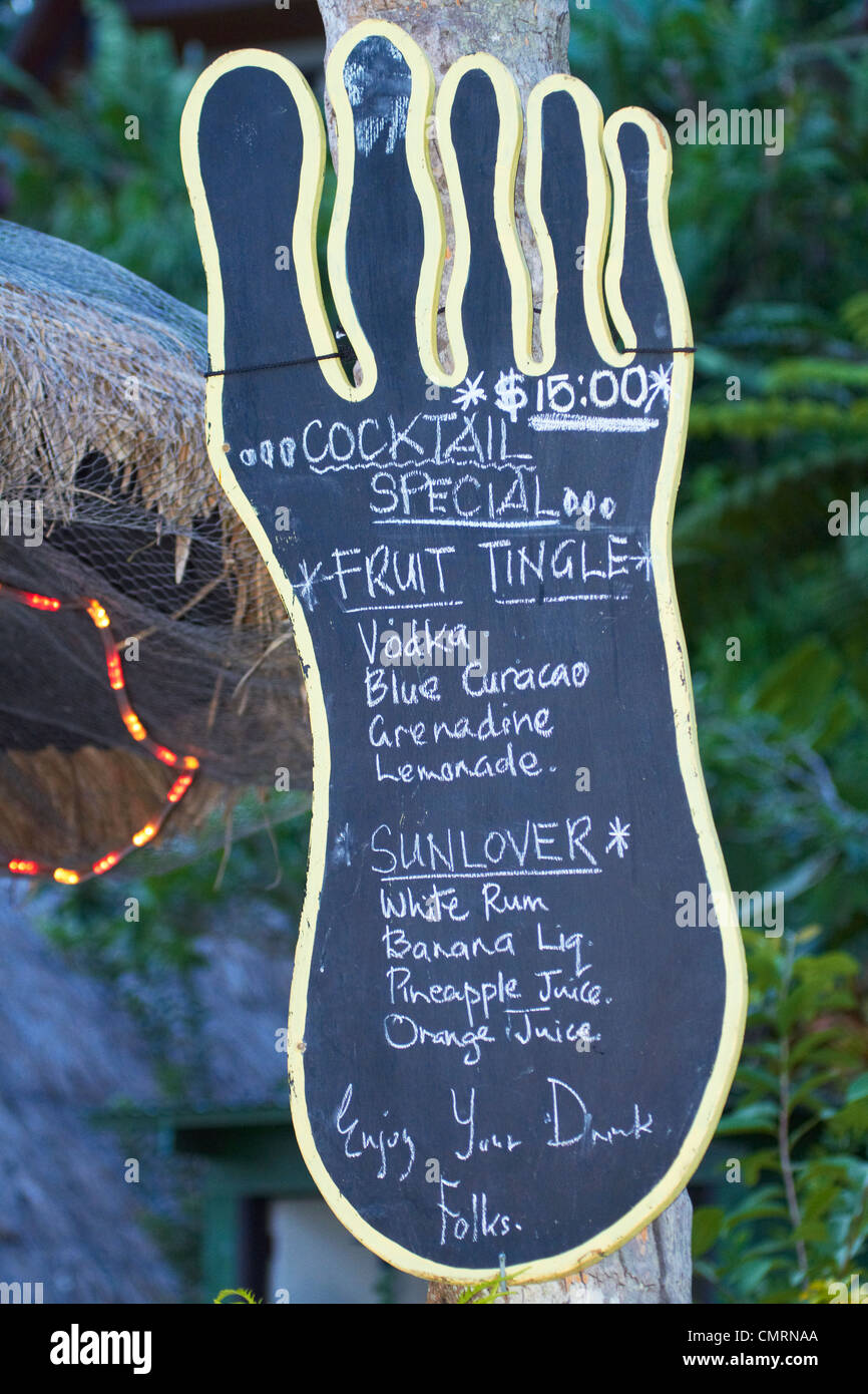 Menú de cócteles, Coco's Bar, Crusoe's Retreat, Coral Coast, Viti Levu, Fiji, Pacífico Sur Foto de stock