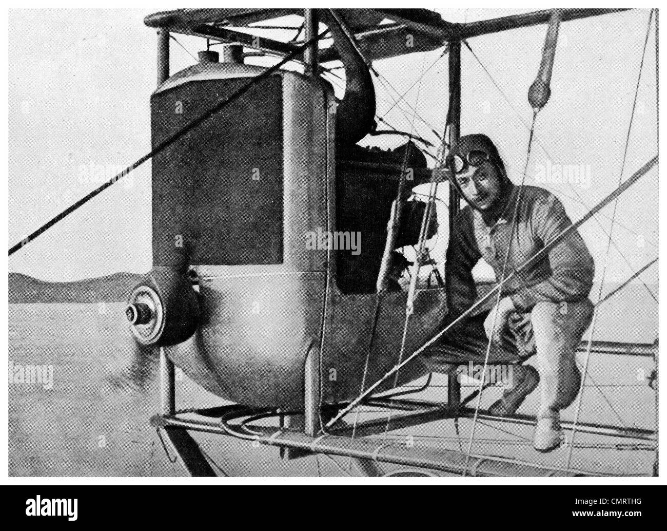 Dirigible francés de 1918 twin mecánico de motores, reparación