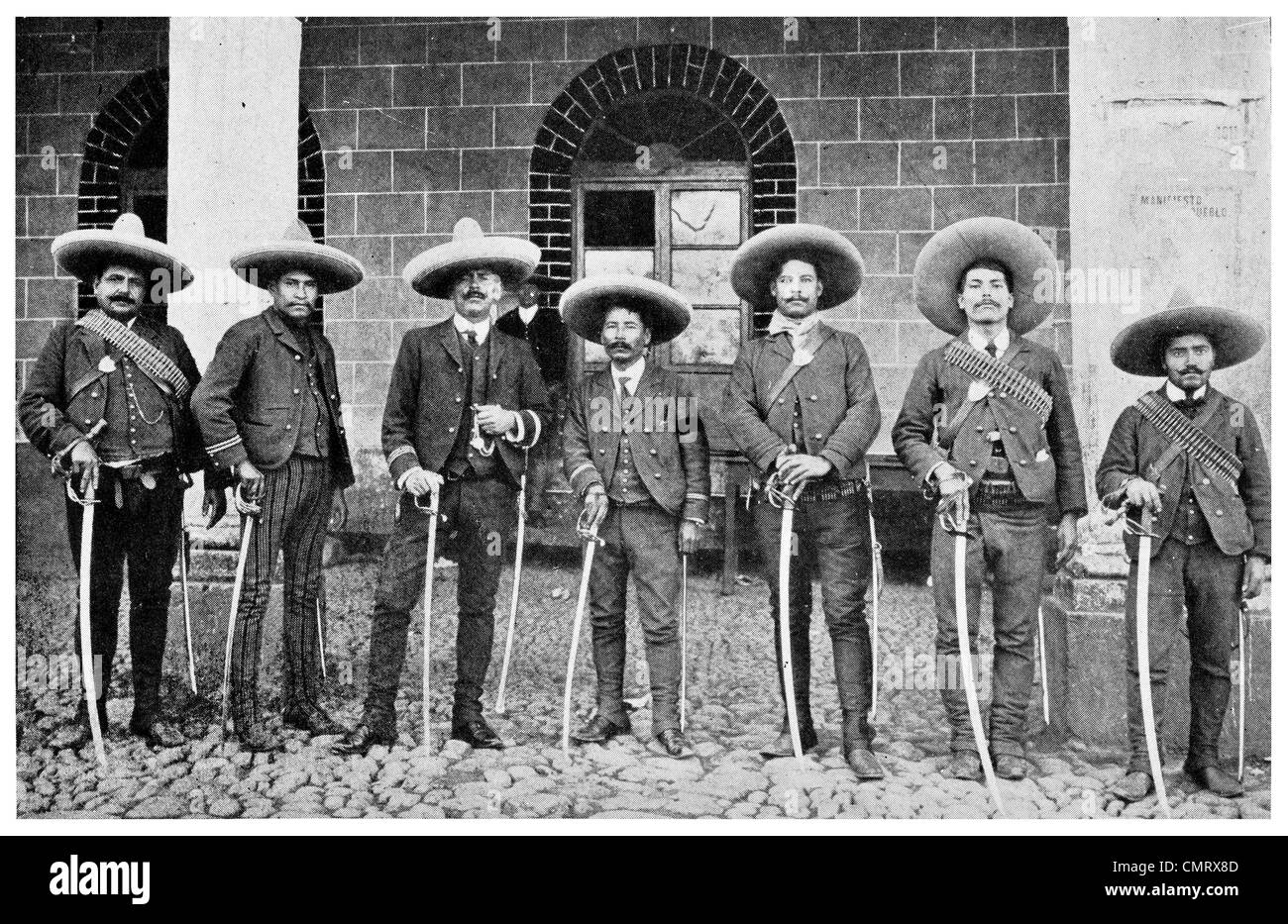 1919 hombres armados mexicano Antiguo Régimen Foto de stock