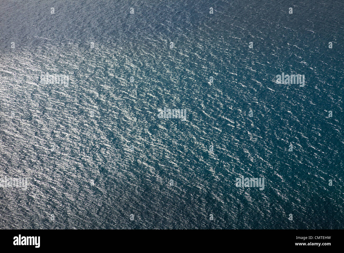 Reluciente mar - en el Océano Atlántico, Fuerteventura, Islas Canarias Foto de stock