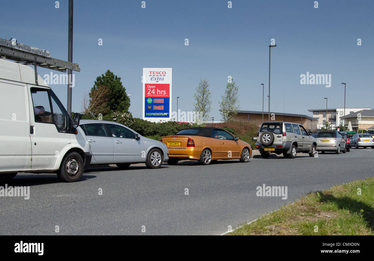 Las colas para el combustible durante posibles huelgas en Brockworth, Gloucester Foto de stock