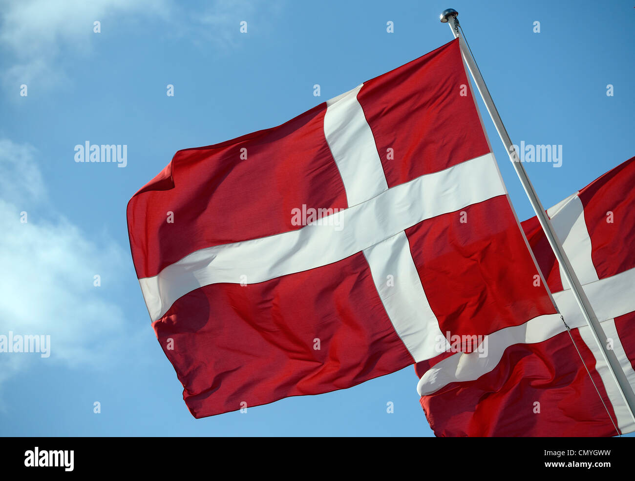 Se muestran las banderas danesa en Copenhague, Dinamarca, 30 de marzo de 2012. Foto de stock