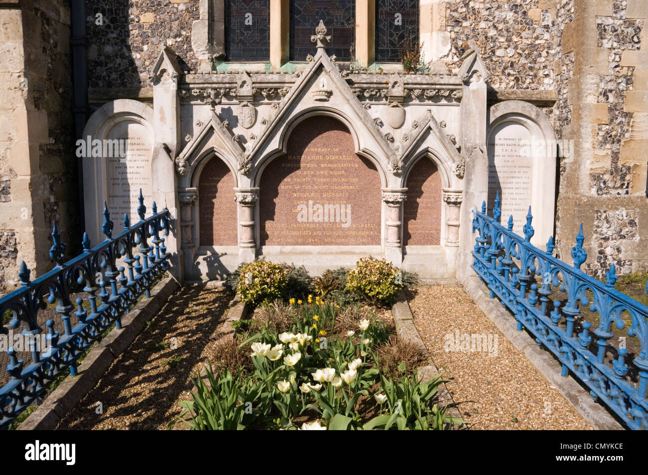 Bucks - Hughenden - St Michael's Church - tumba de Benjamin Disraeli - Lord Beaconsfield -el Primer Ministro a la Reina Victoria. Foto de stock