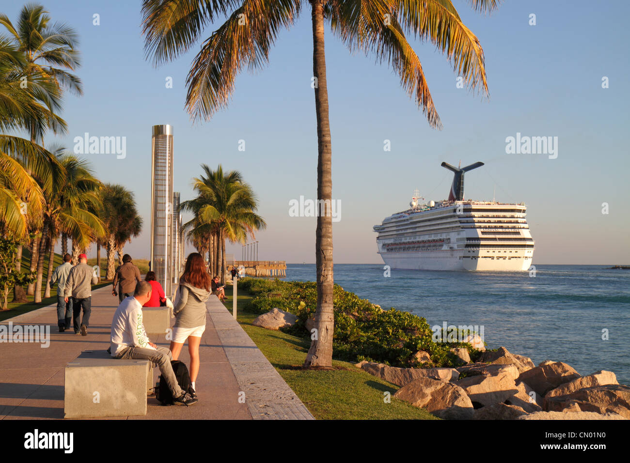 Miami Beach Florida,South Pointe Park,Point,Government Cut,Atlantic Ocean,water,Carnival Cruise Lines,Destiny Ship,Saliendo,Port of Miami,FL120114008 Foto de stock