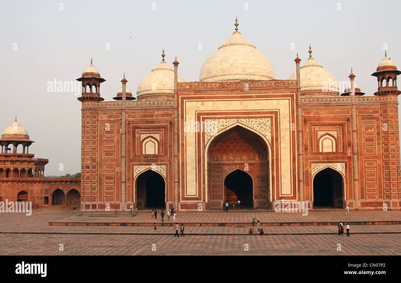 Arquitectura India Taj Mahal de Agra India complejo monumento de piedra arenisca roja el destino turístico mundial de mármol Mausoleo Tajmahal Foto de stock