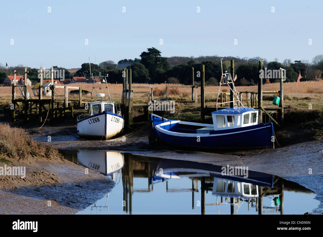 Barcos en Thornham, Norfolk, Inglaterra, Reino Unido. Foto de stock