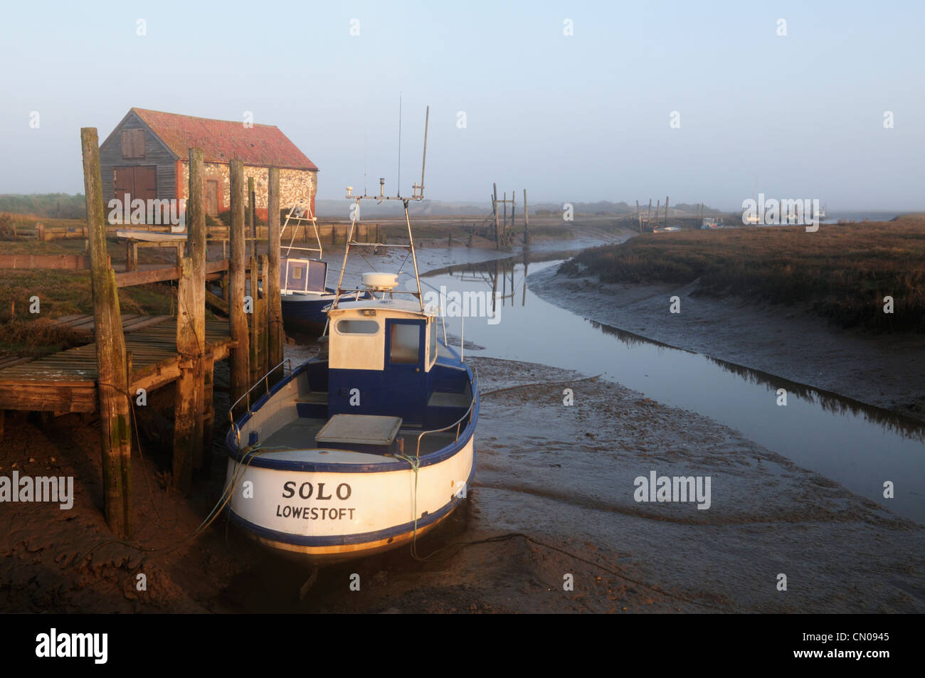 Puerto Thornham al amanecer, Norfolk, Inglaterra, Reino Unido. Foto de stock