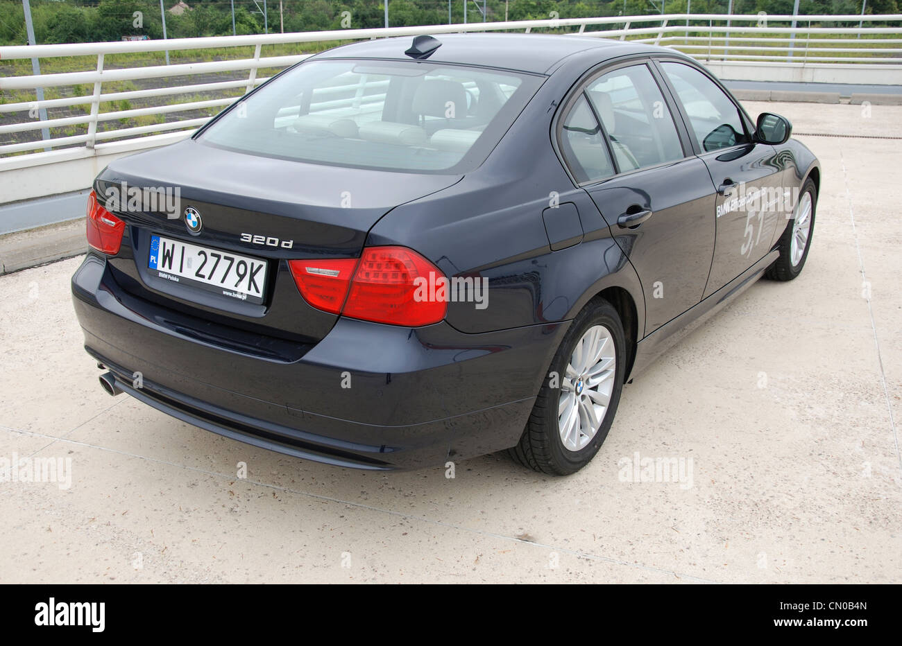 BMW 320d - dinámica eficiente mi 2005 (FL 2009) - Premium alemán coche de  clase media alta (segmento D) - en el parking Fotografía de stock - Alamy