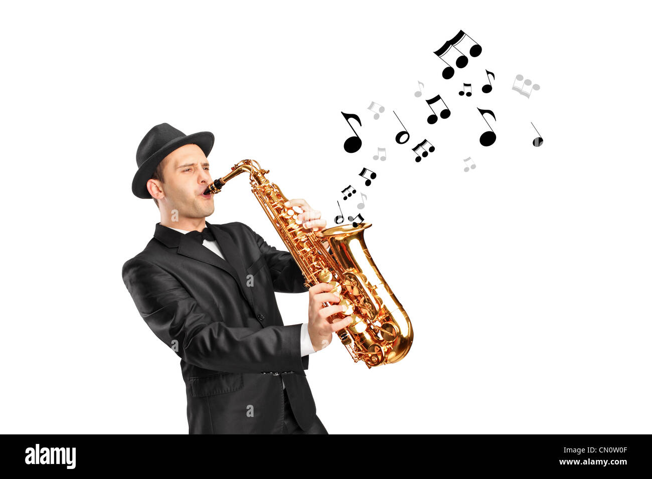 Un hombre tocando el saxofón y salen notas aisladas contra antecedentes  Fotografía de stock - Alamy