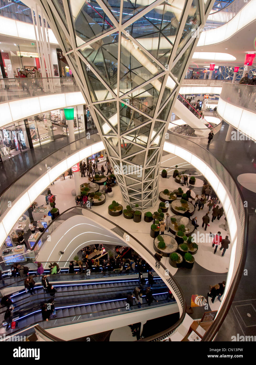 Frankfurt shopping center fotografías e imágenes de alta resolución - Alamy