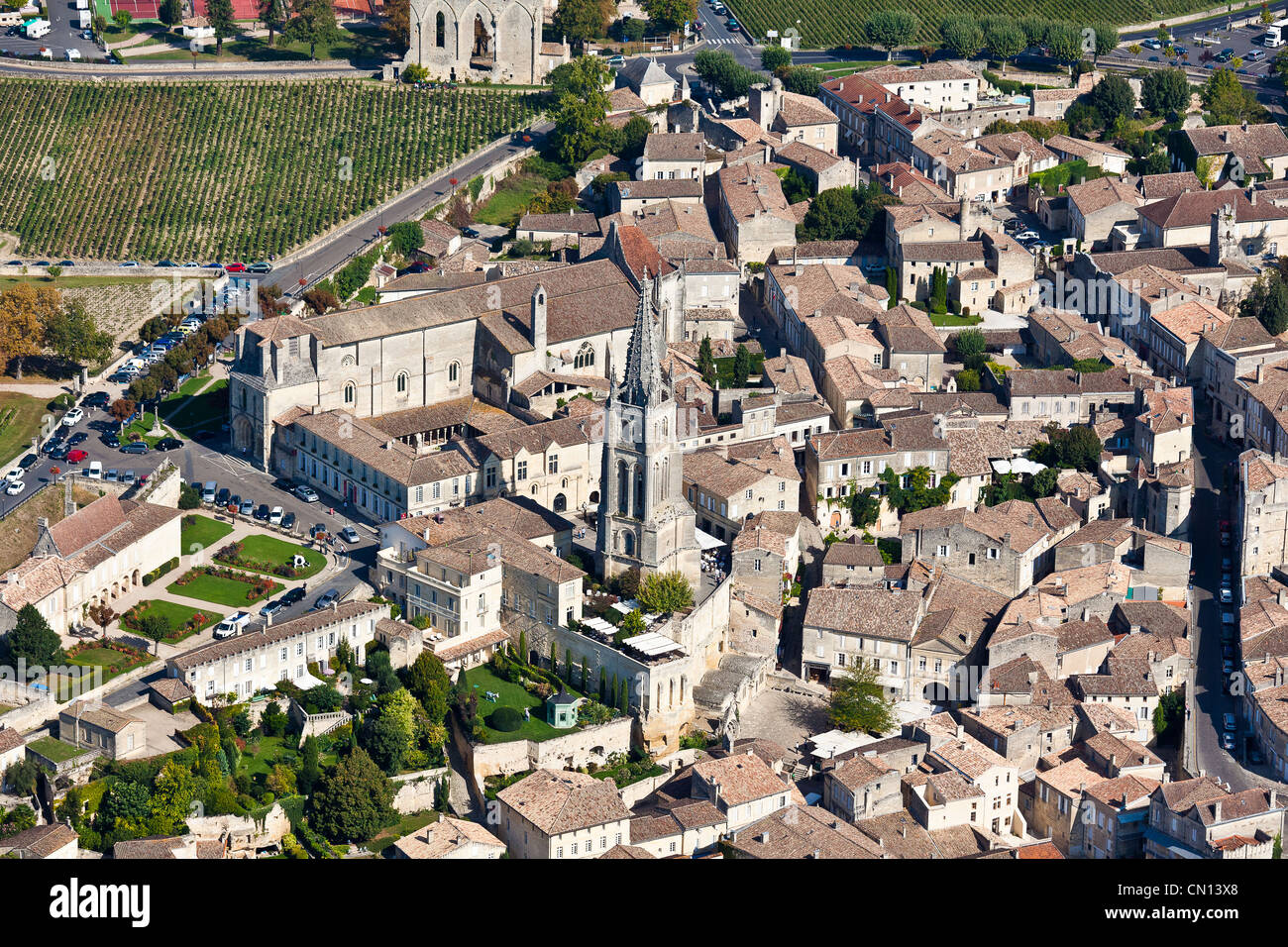 Francia, Gironde, Saint Emilion, jurisdicción de Saint Emilion, catalogado como Patrimonio Mundial por la UNESCO (vista aérea) Foto de stock