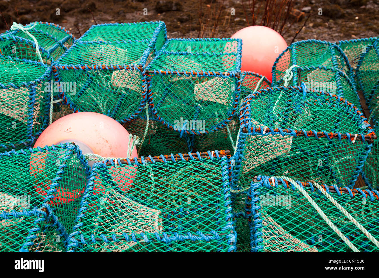 Pots o creels langosta en el puerto en Portnalong, Isla de Skye, Escocia, Reino Unido. Foto de stock