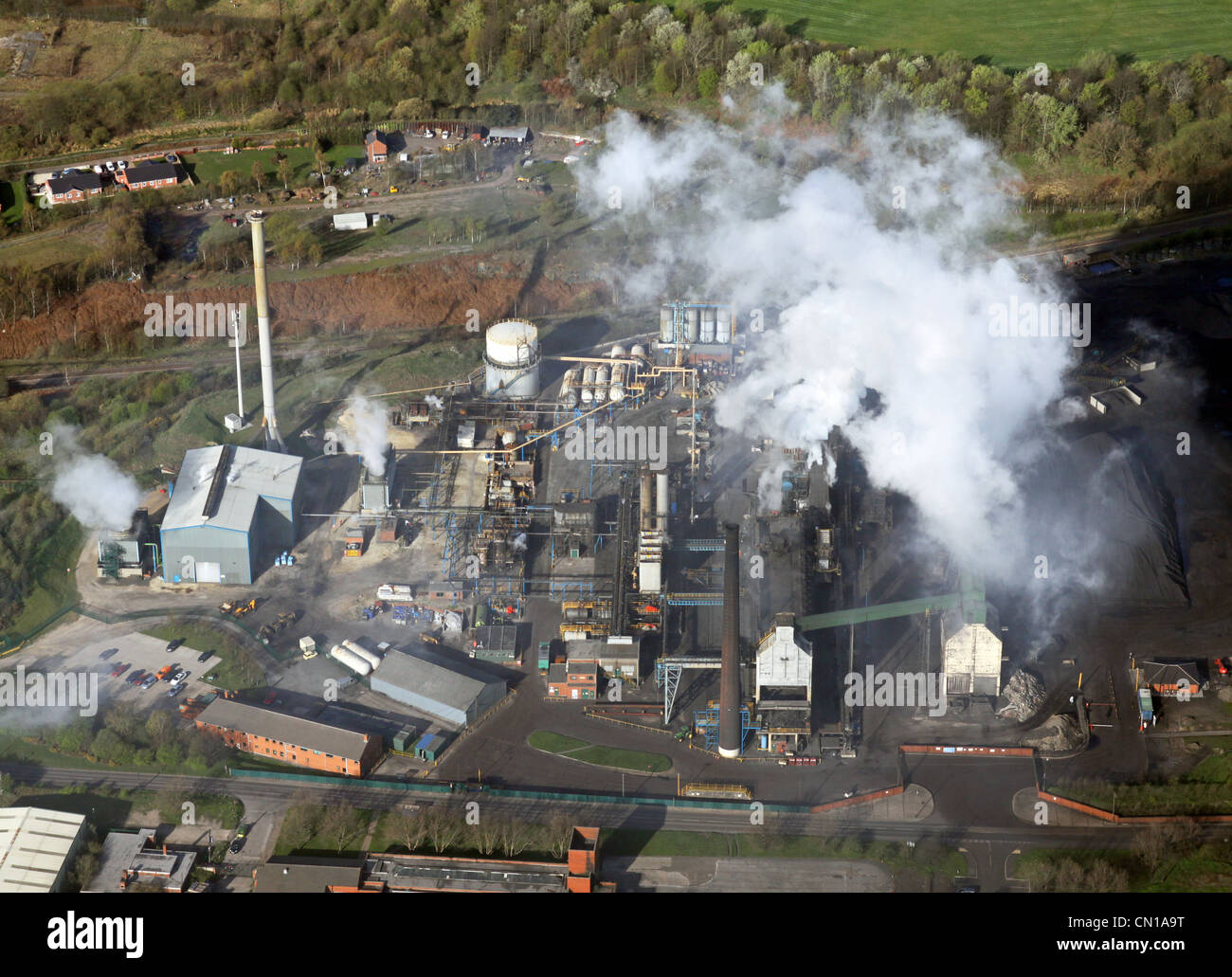 Vista aérea de la contaminación en fábrica Foto de stock