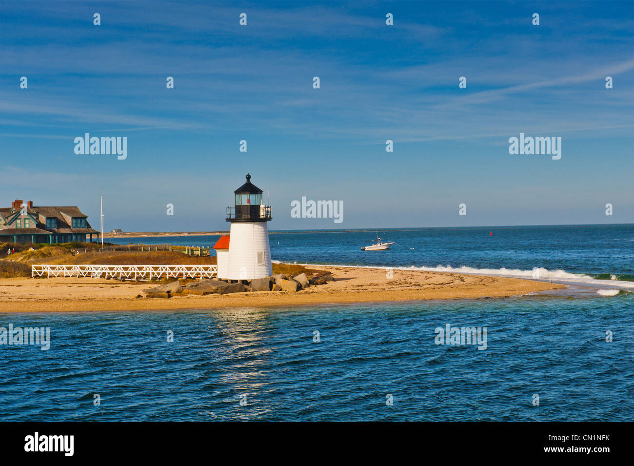 Brant Point Faro de Nantucket Harbor Harbour, Nantucket, Massachusetts, EE.UU. Este hito es el faro más corta en Nueva Inglaterra. Foto de stock